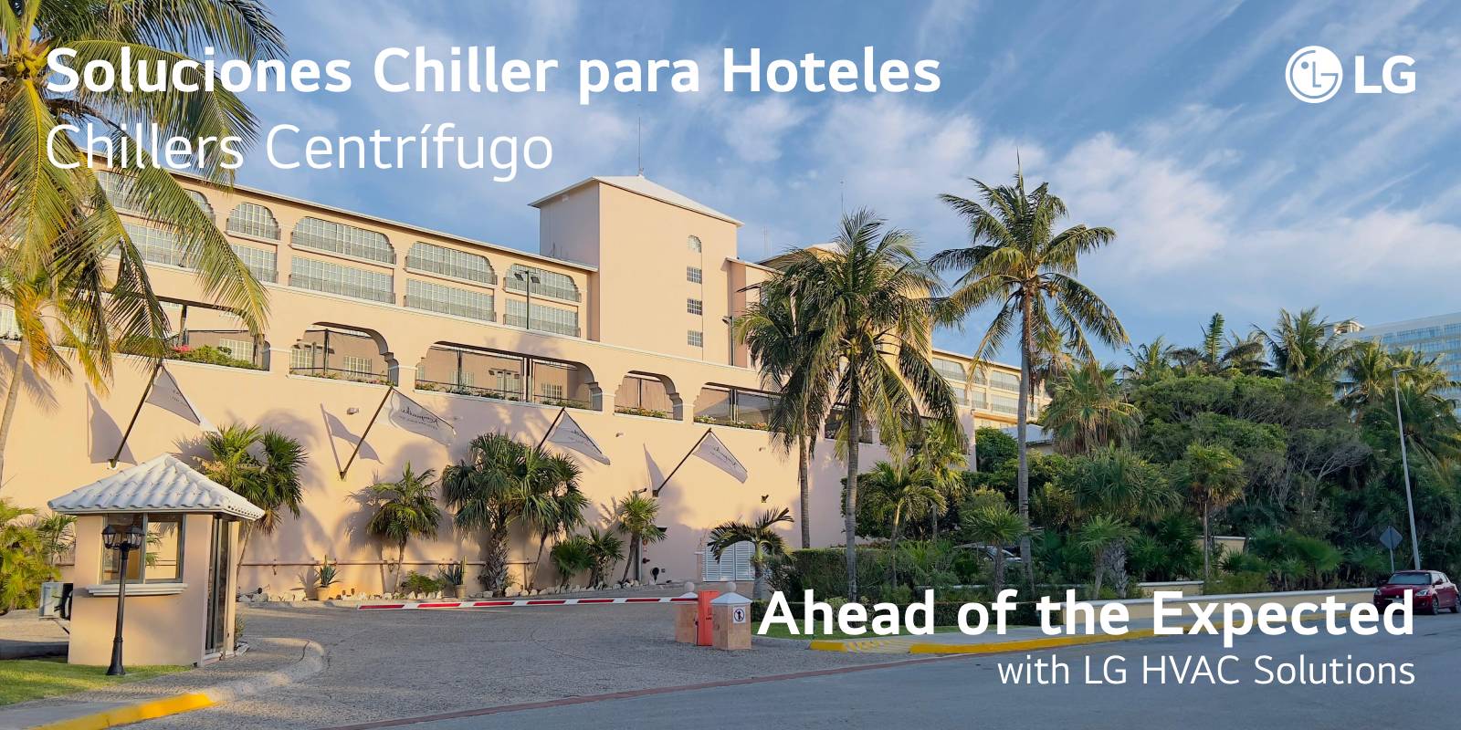 Edificio con palmeras